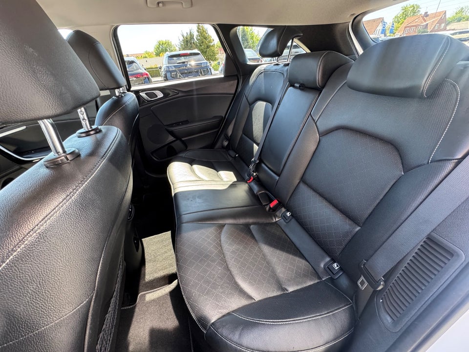 Kia Ceed 1,6 PHEV Upgrade Premium SW DCT 5d