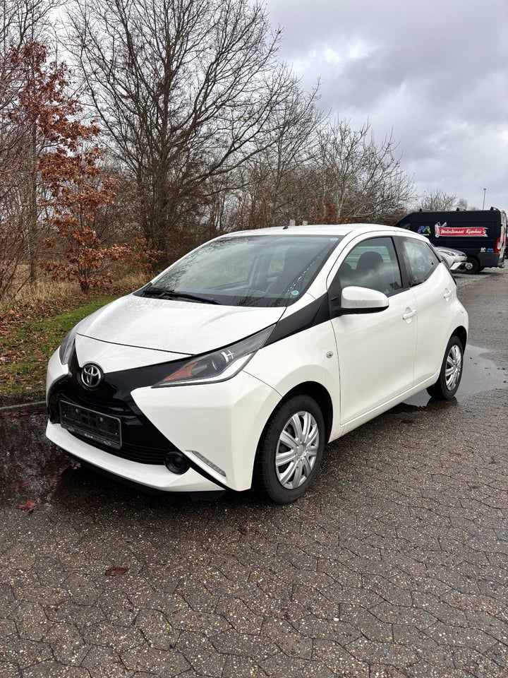 Toyota Aygo 1,0 VVT-i x-play x-touch 5d