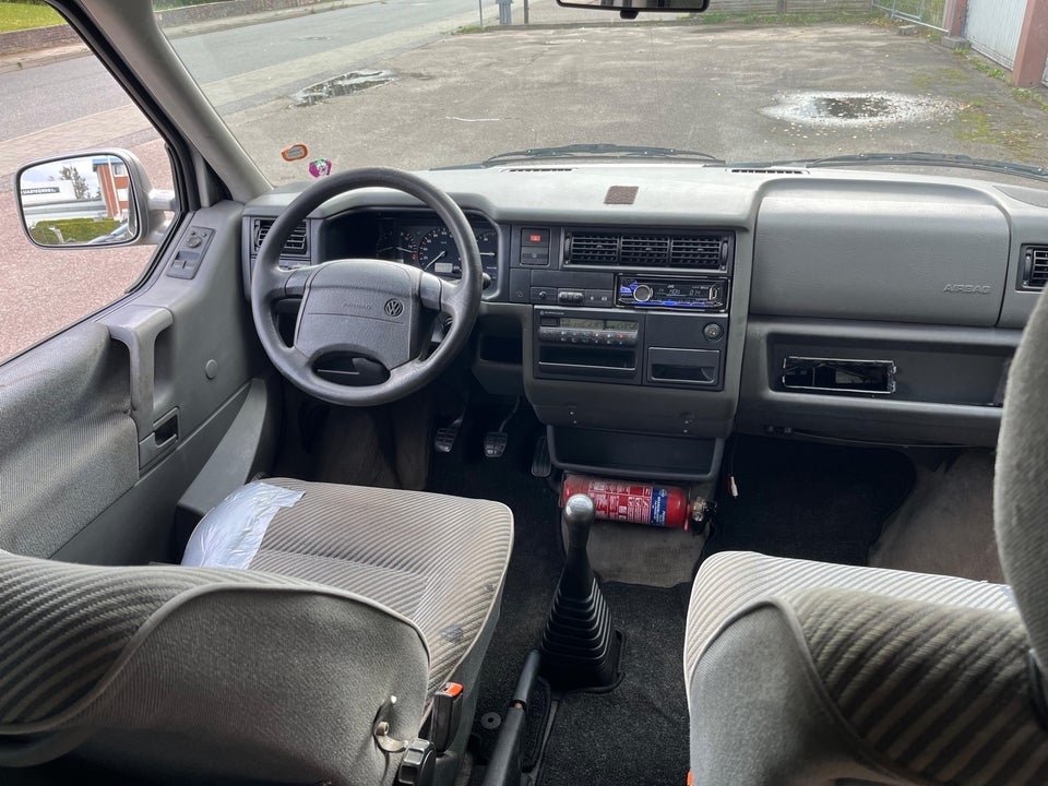 VW Caravelle 2,5 TDi 102 10prs 5d