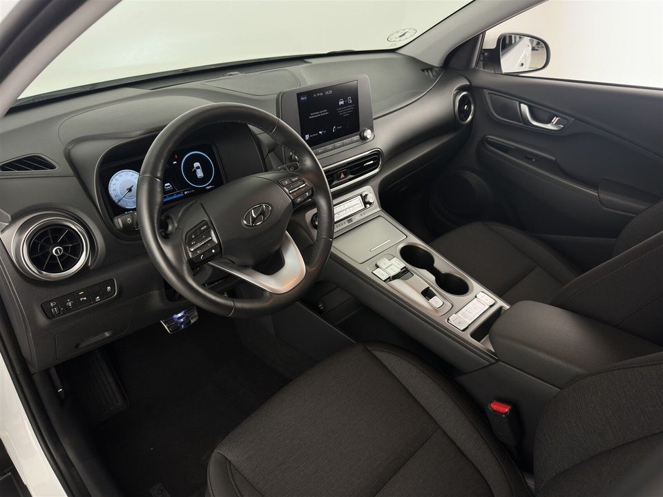 Hyundai Kona 64 EV Essential 5d