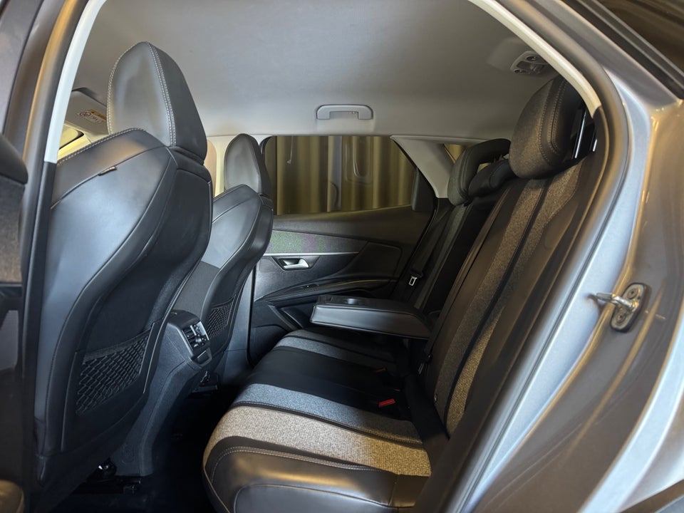 Peugeot 3008 1,2 e-THP 130 Allure EAT6 5d