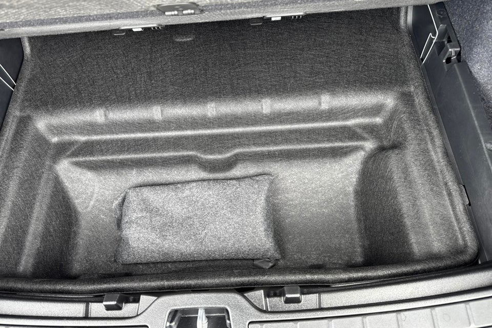 Volvo EX40 Standard Range Plus 5d