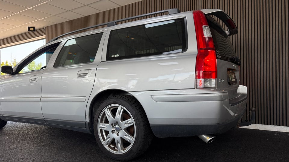 Volvo V70 2,5 T Kinetic 5d