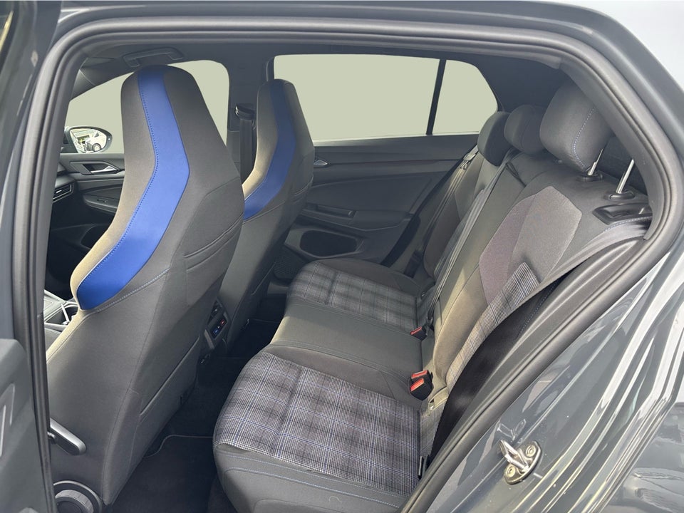 VW Golf VIII 1,4 GTE DSG 5d
