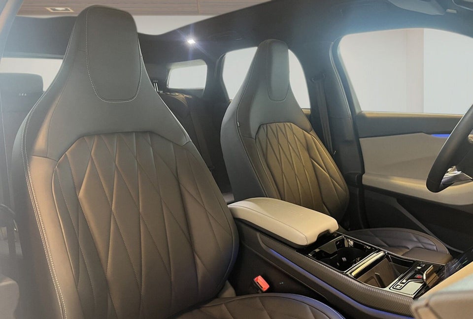 Ford Explorer 77 Premium Extended Range 5d