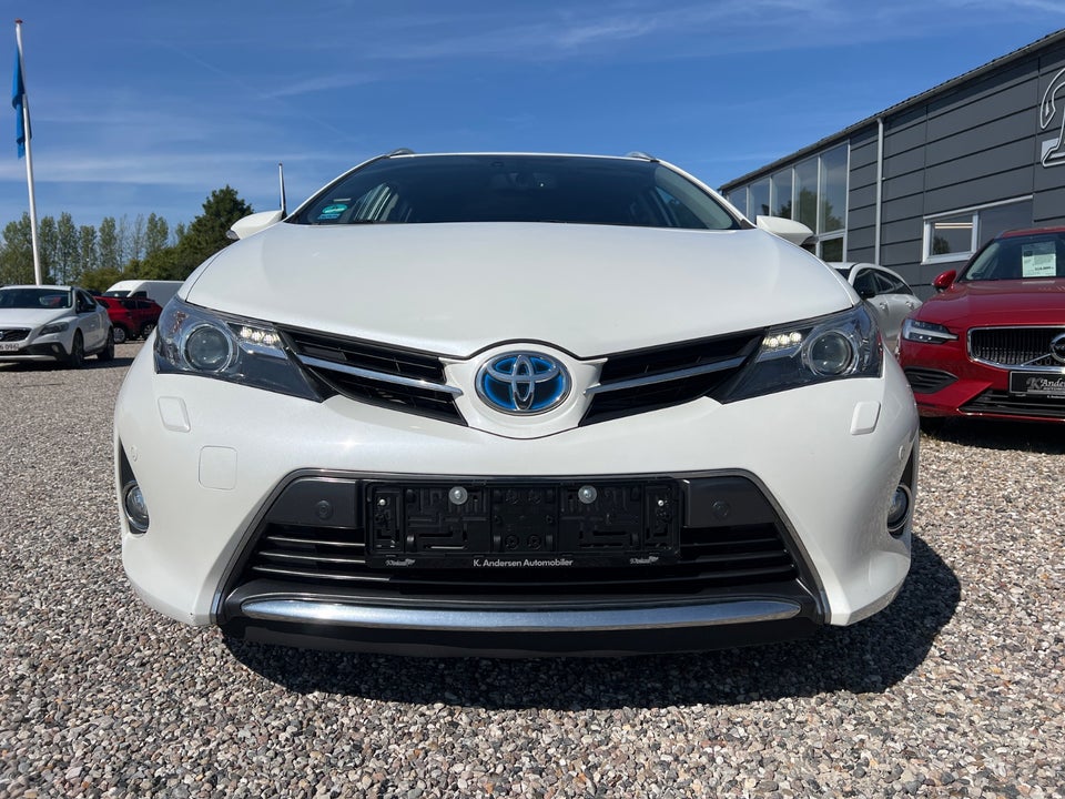 Toyota Auris 1,8 Hybrid H2+ Touring Sports CVT 5d