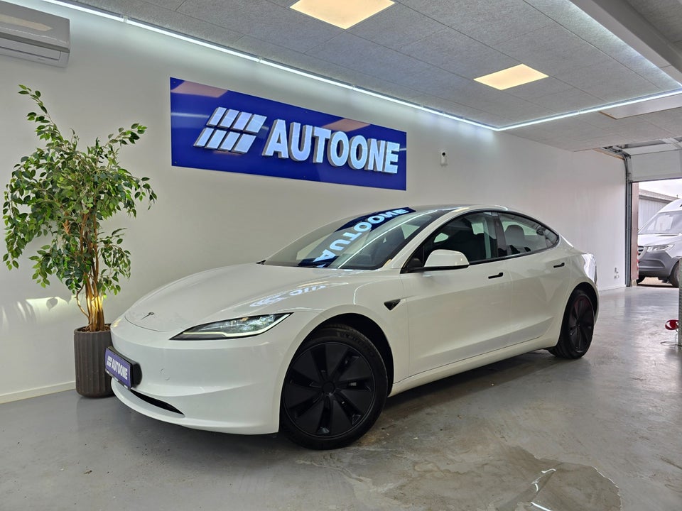 Tesla Model 3 Long Range AWD 4d