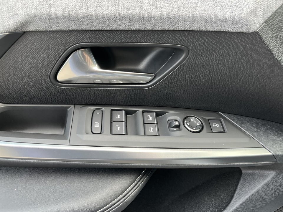 Peugeot e-3008 77 GT Pack 5d