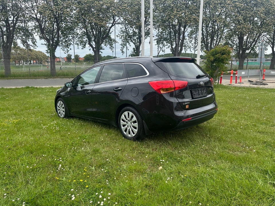 Kia Ceed 1,6 CRDi 128 Premium 5d