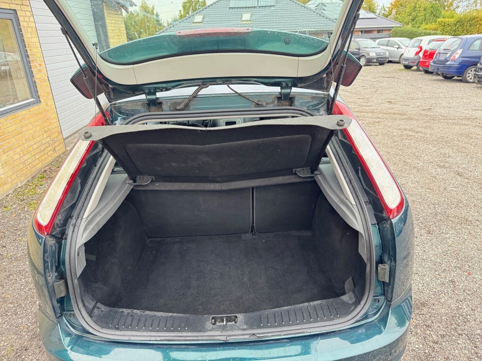 Ford Focus 1,6 Titanium 5d