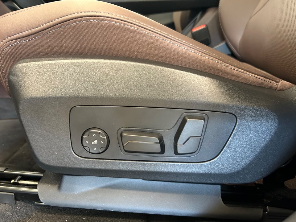 BMW iX1 xDrive30 Fully Charged 5d