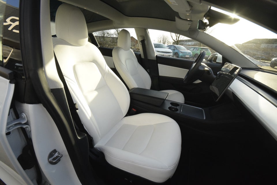 Tesla Model 3 Standard Range+ RWD 4d