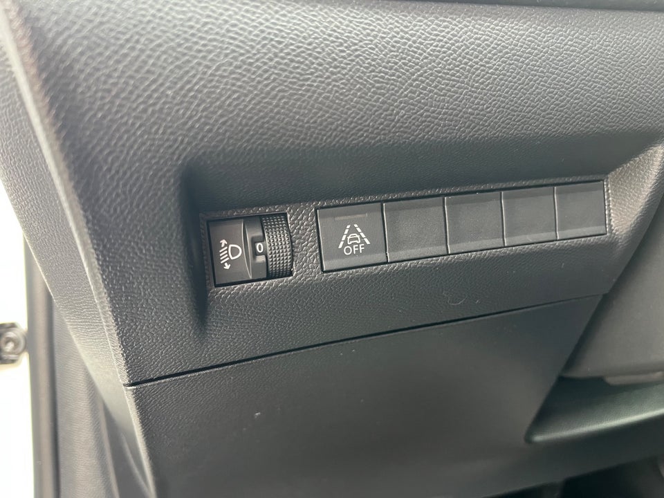 Peugeot 208 1,2 PureTech 75 Black Limited 5d