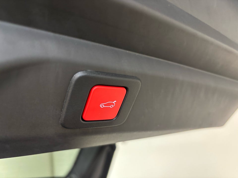 Peugeot e-3008 77 GT Pack 5d