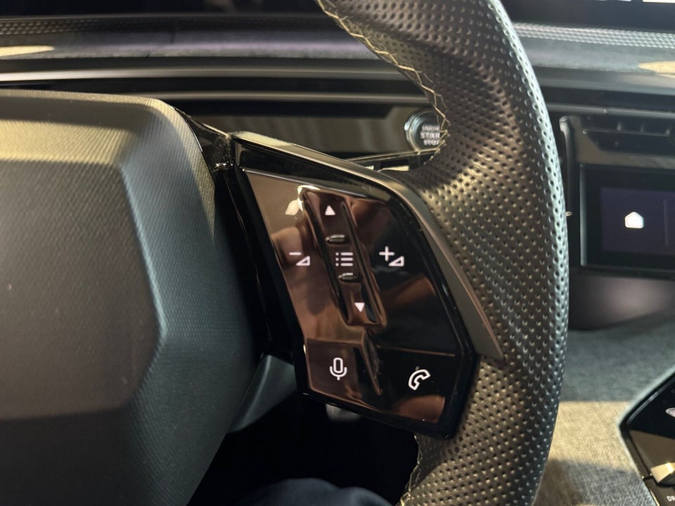 Peugeot e-3008 101 GT 5d