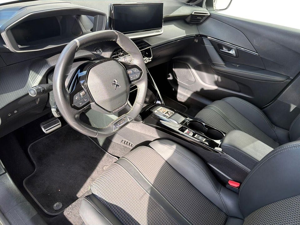 Peugeot e-208 50 GT 5d