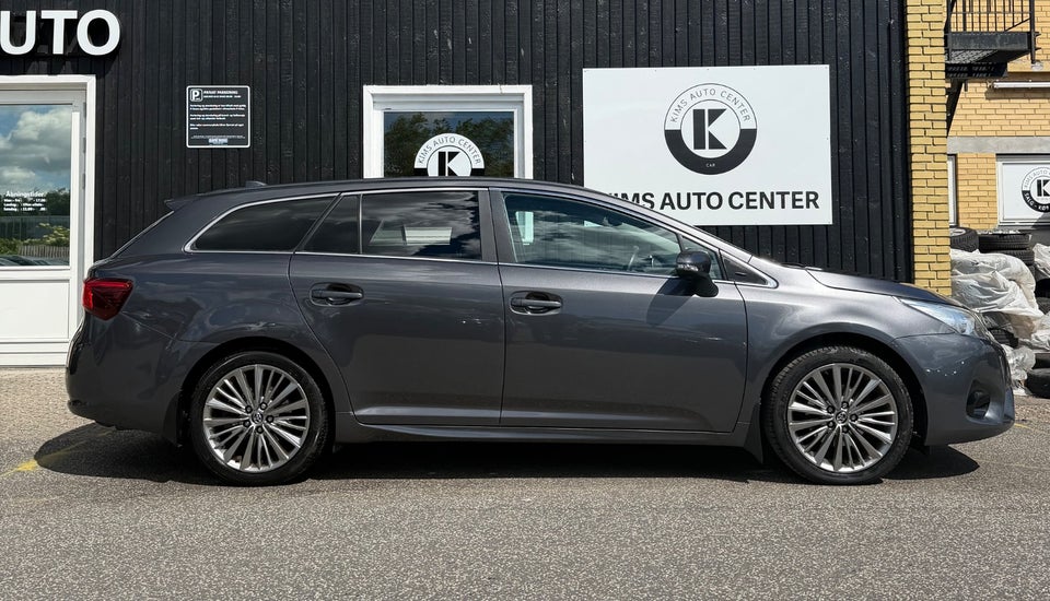 Toyota Avensis 1,8 VVT-i T2 Executive Touring Sports 5d