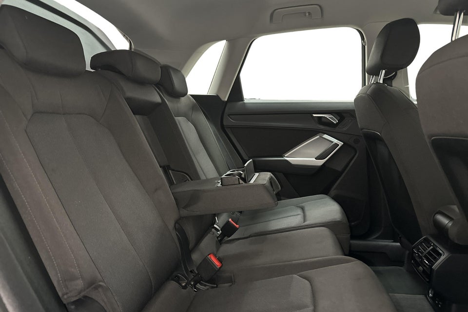 Audi Q3 45 TFSi e Attitude plus S-tr. 5d