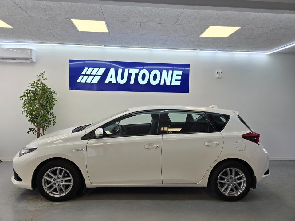 Toyota Auris 1,8 Hybrid H1 CVT 5d
