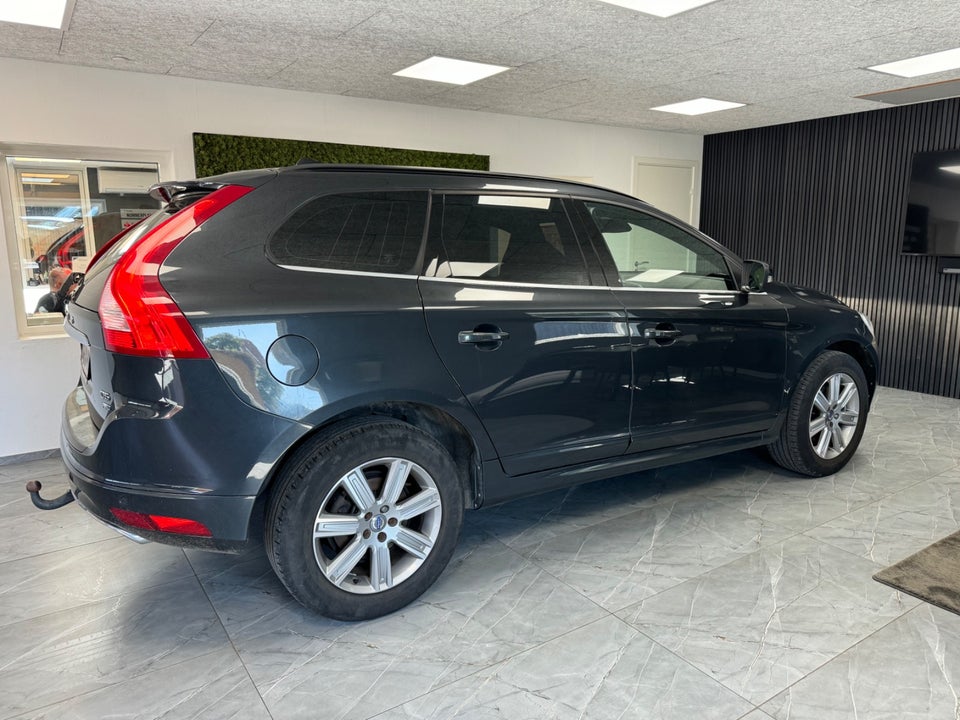 Volvo XC60 2,4 D5 220 Momentum aut. AWD 5d