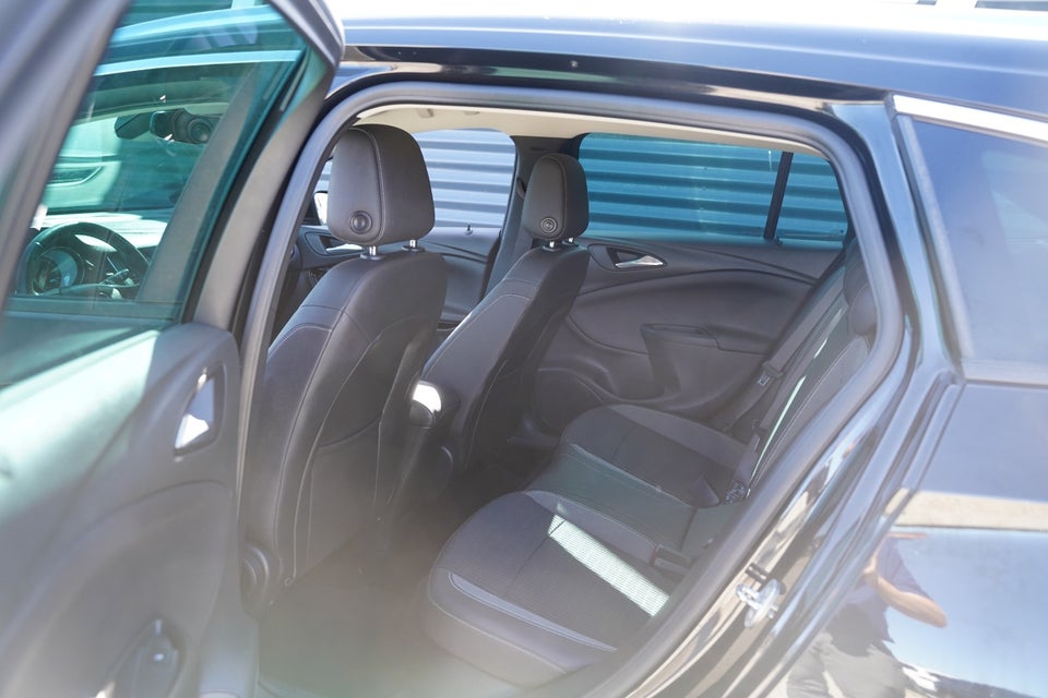 Opel Astra 1,5 D 105 Elegance Sports Tourer 5d