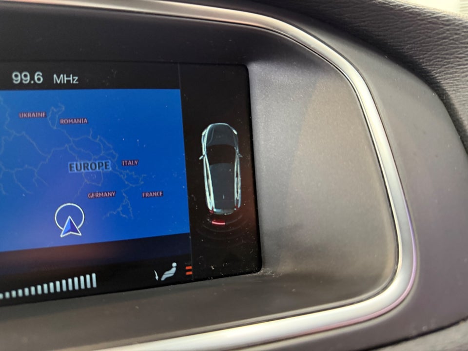 Volvo V40 2,0 D2 120 Momentum Eco 5d