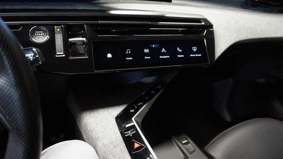 Peugeot e-3008 77 GT Pack 5d