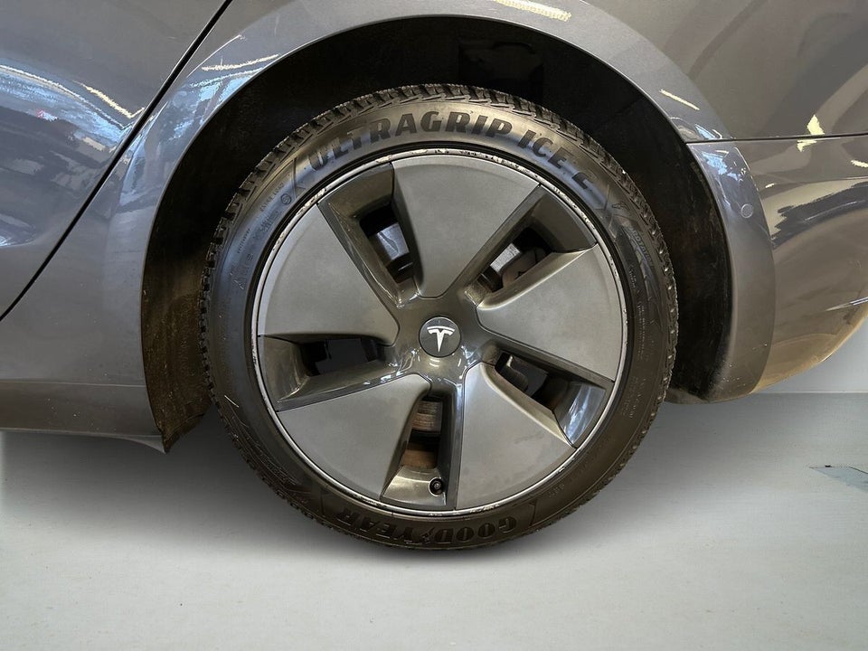Tesla Model 3 Long Range AWD 4d