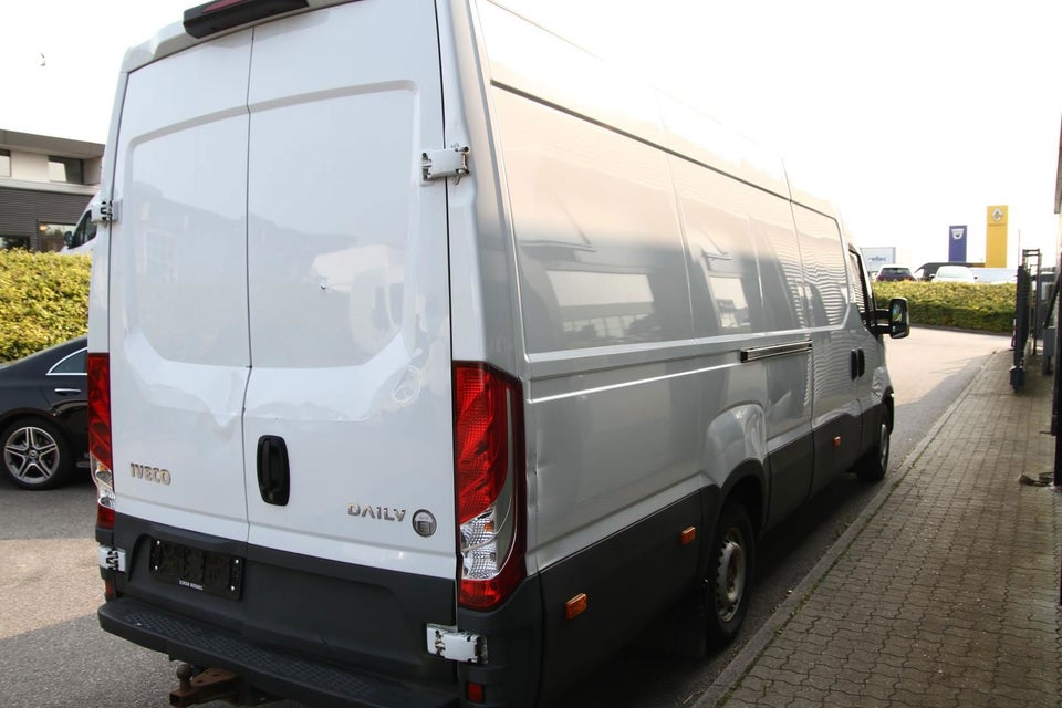 Iveco Daily 2,3 35S15 16m³ Van