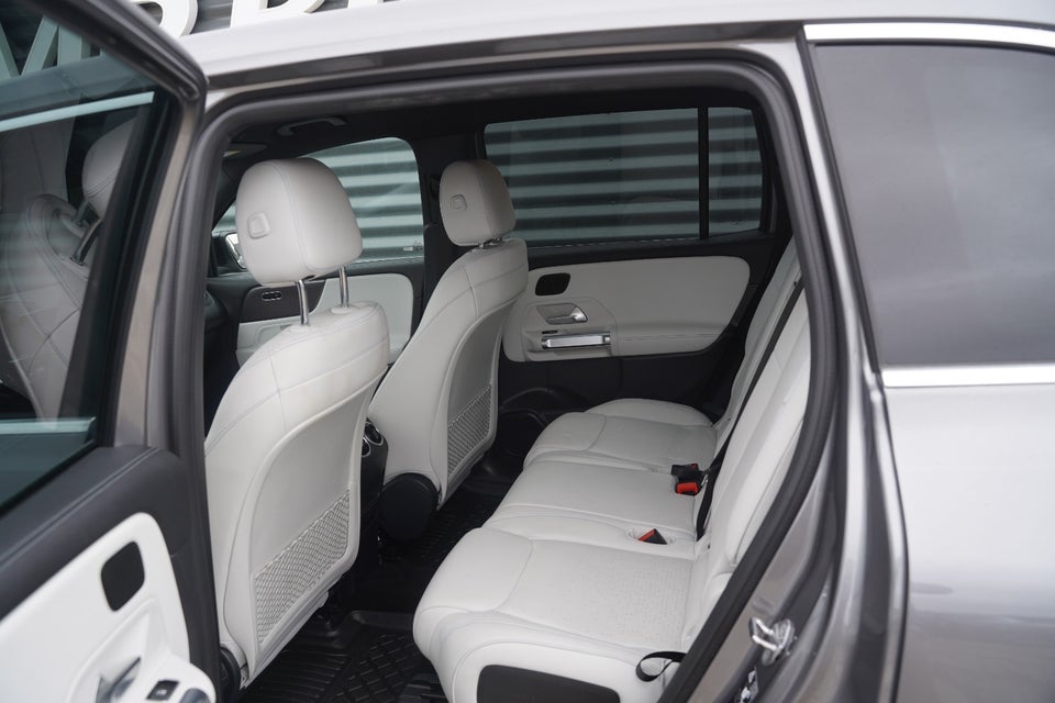 Mercedes EQB300 AMG Line 4Matic 5d