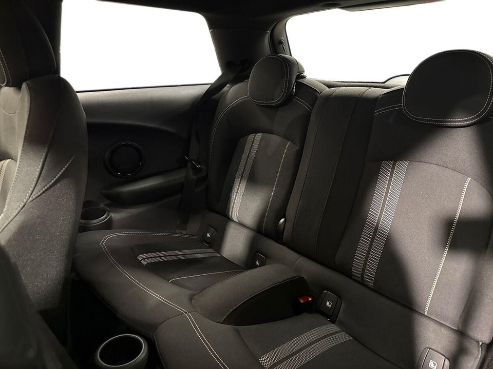 MINI Cooper SE Essential 3d