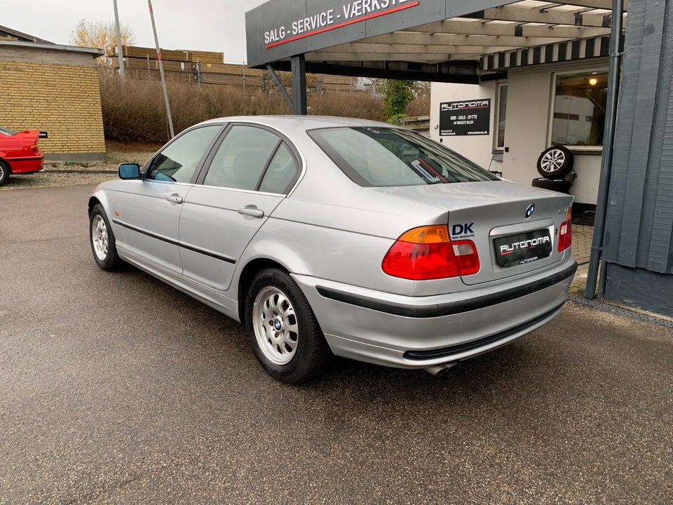 BMW 320i 2,2 aut. 4d