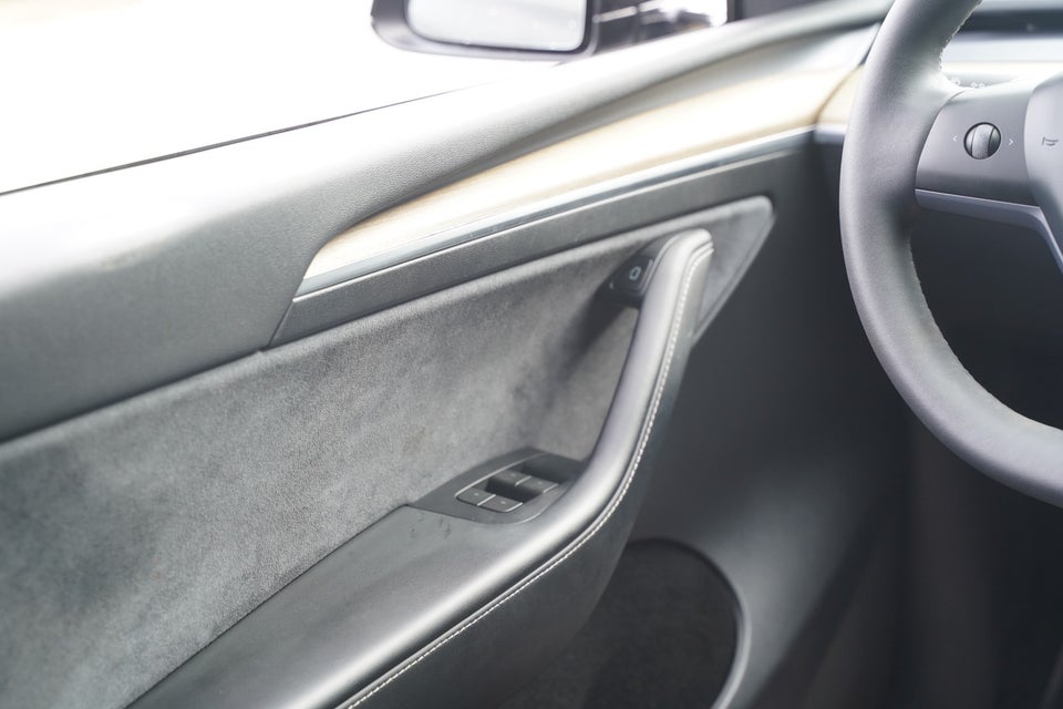 Tesla Model Y RWD 5d