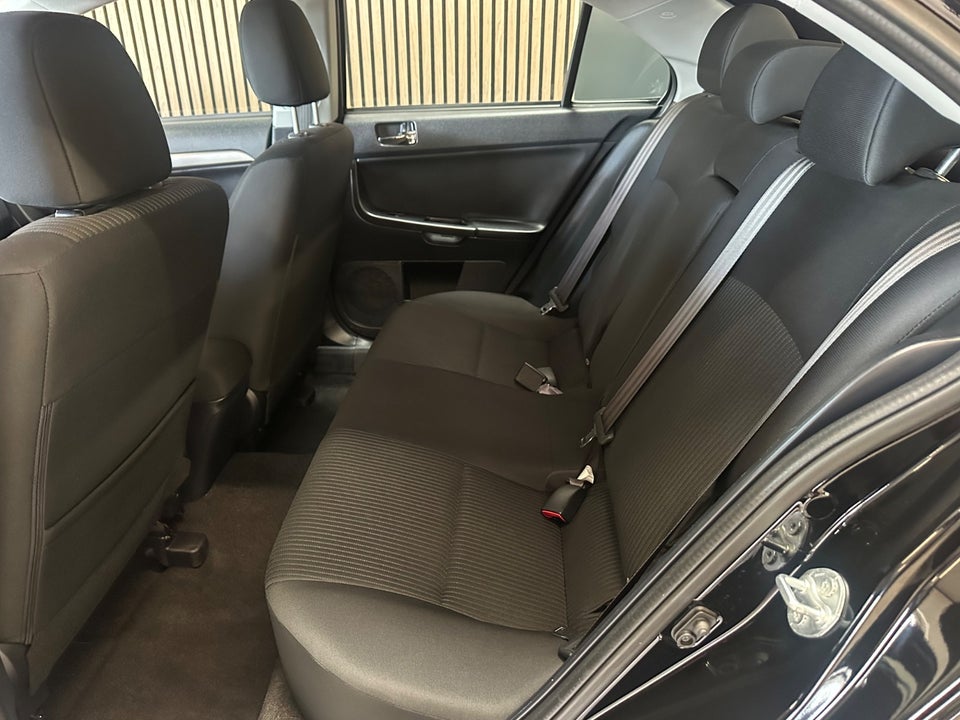 Mitsubishi Lancer 1,6 Invite SportBack 5d