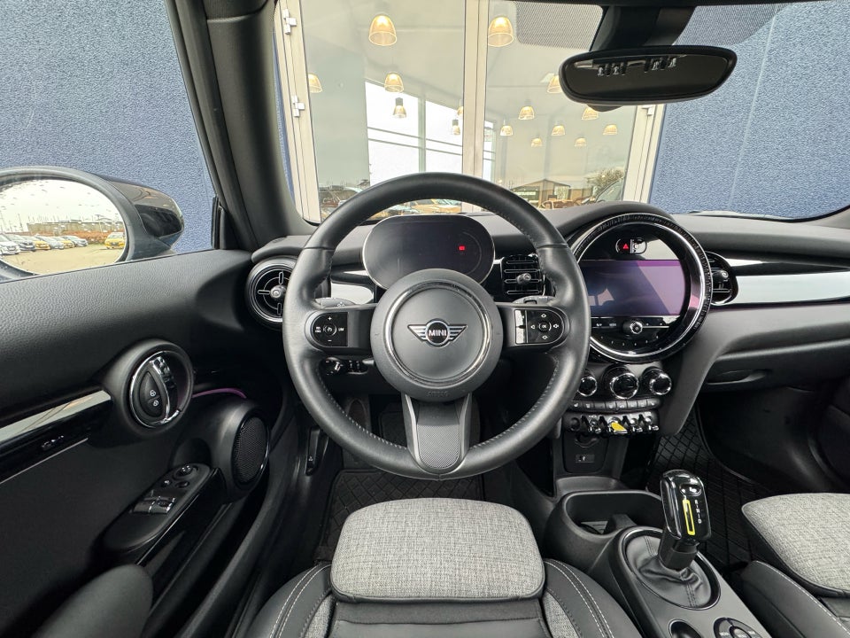 MINI Cooper SE Essential 3d