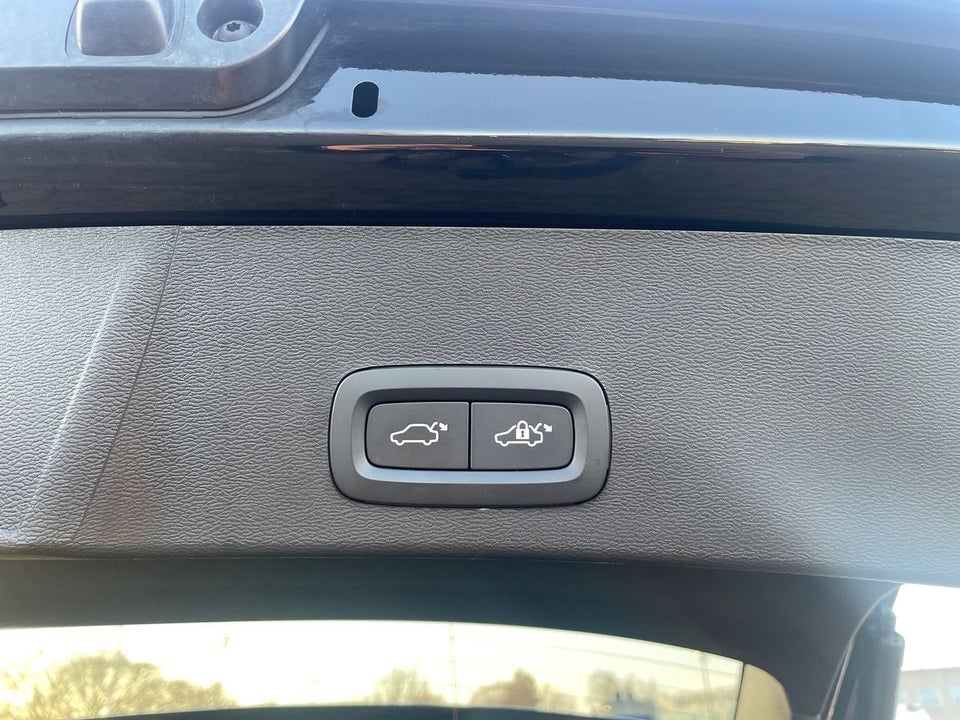 Volvo EX40 Extended Range Black Edition 5d