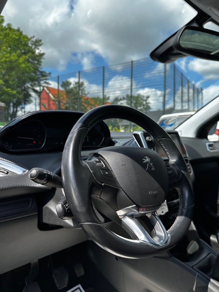 Peugeot 208 1,6 BlueHDi 100 Allure Sky 5d