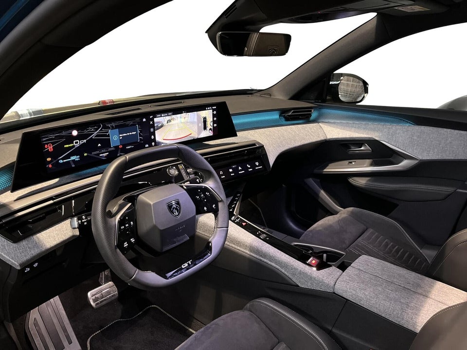 Peugeot e-3008 77 GT Pack 5d