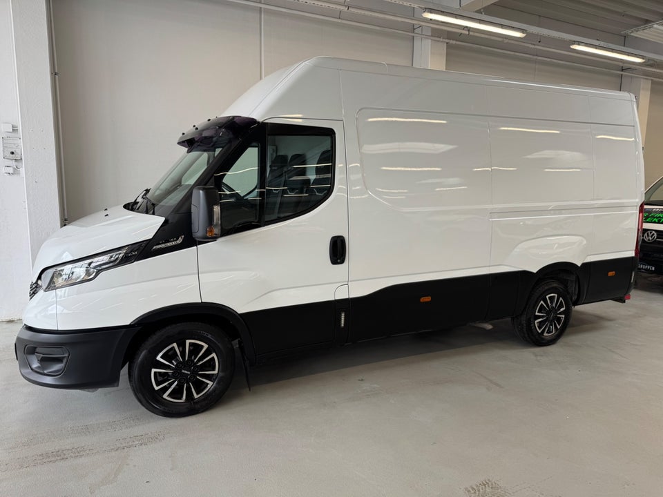 Iveco Daily 2,3 35S16 12m³ Van AG8