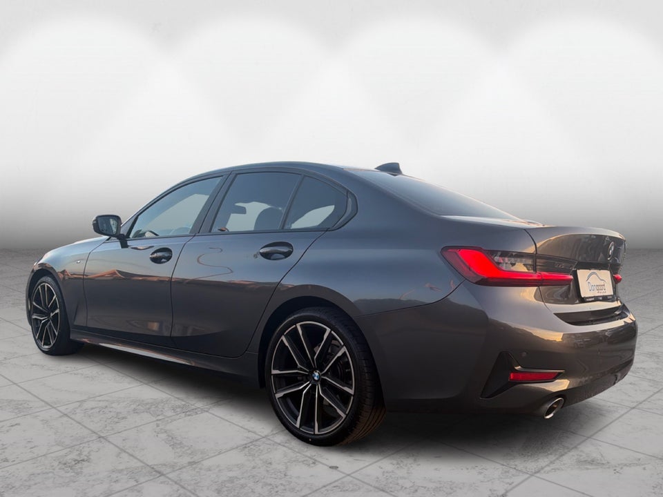 BMW 320i 2,0 Connected aut. 4d