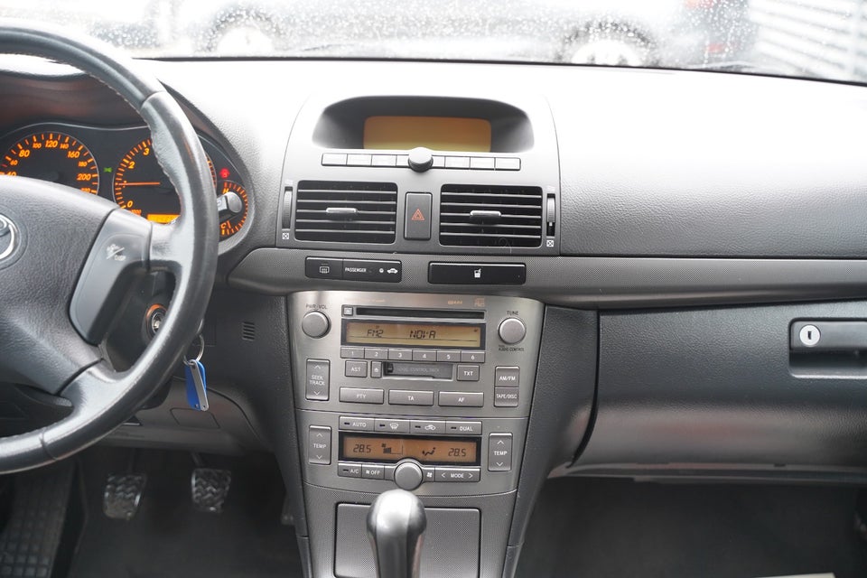 Toyota Avensis 1,8 VVT-i Elegance stc. 5d