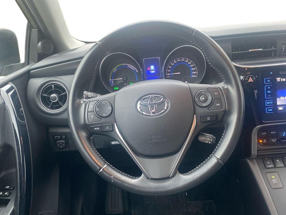 Toyota Auris 1,8 Hybrid Prestige CVT 5d