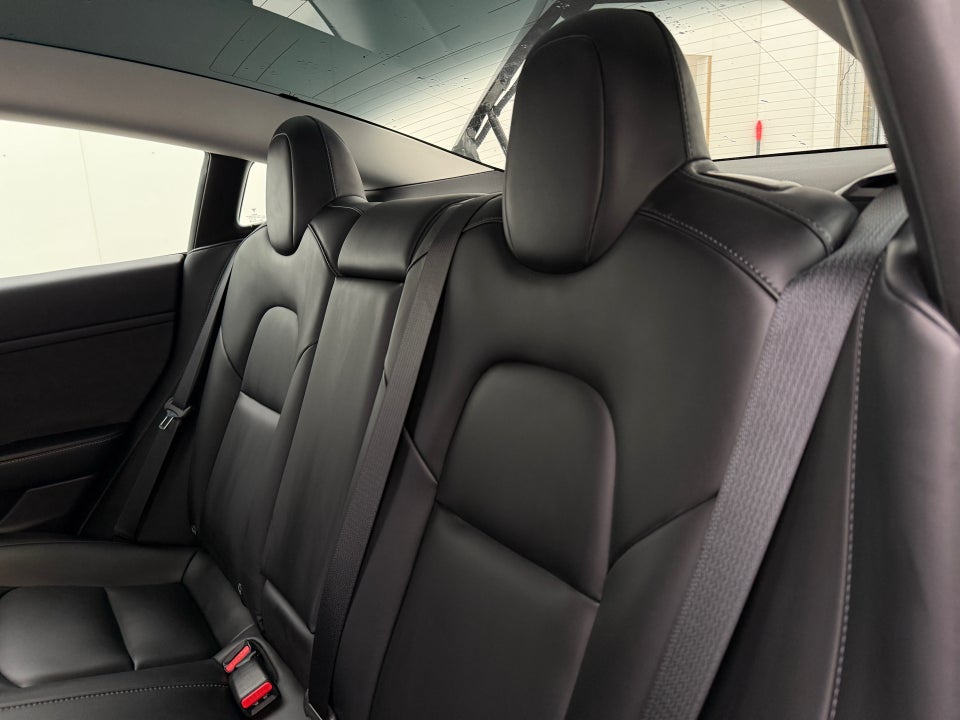 Tesla Model 3 RWD 4d