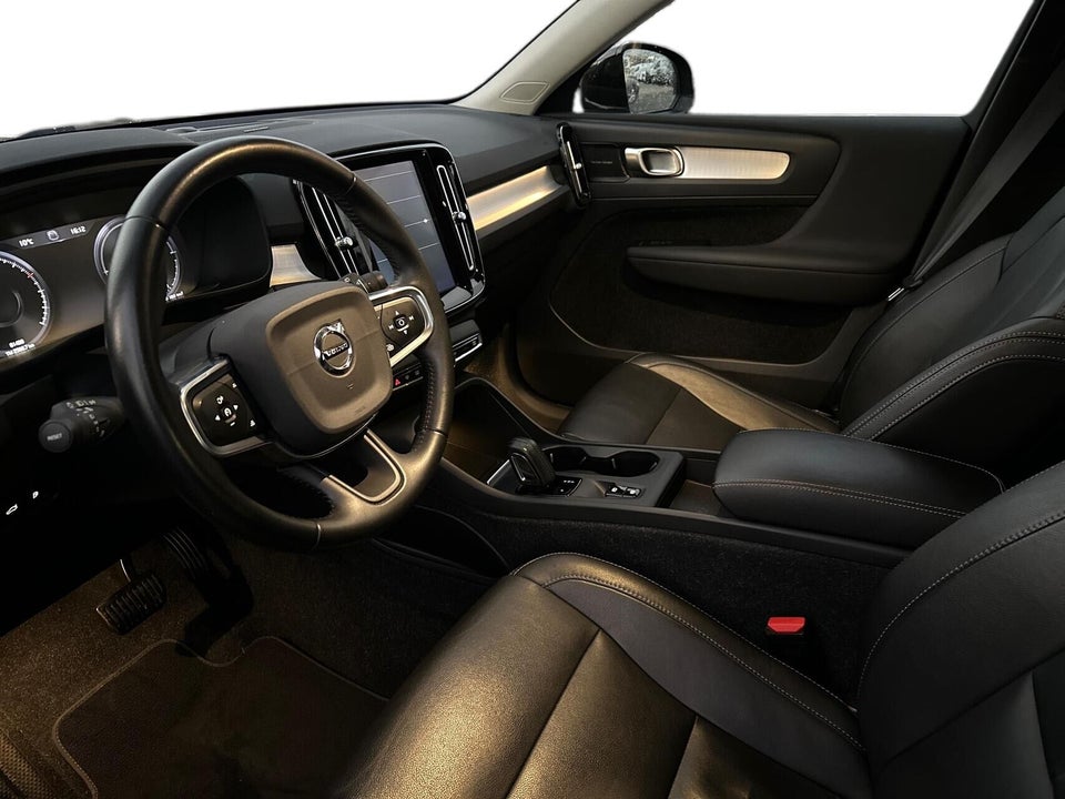 Volvo XC40 1,5 T5 ReCharge Momentum aut. 5d