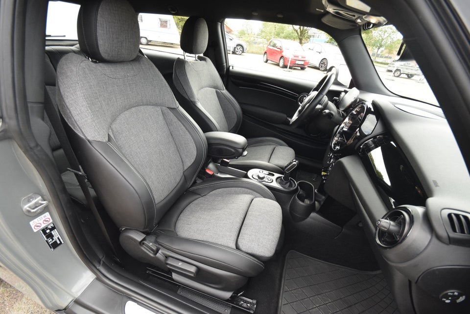 MINI Cooper SE Classic Trim 3d