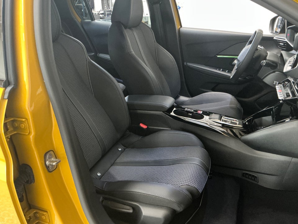 Peugeot e-208 50 GT 5d