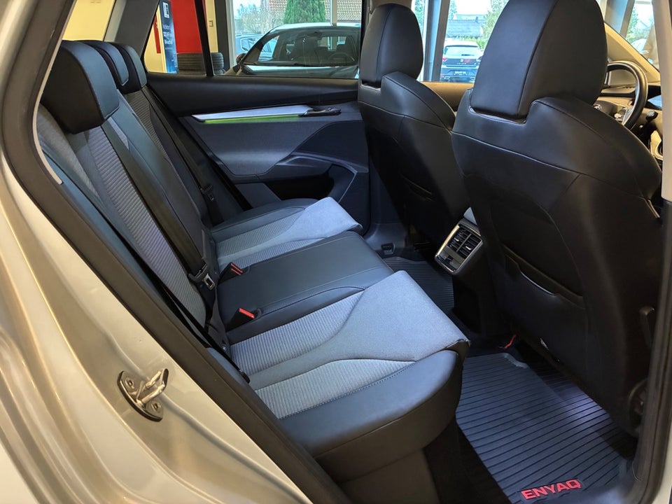 Skoda Enyaq 60 iV Plus 5d