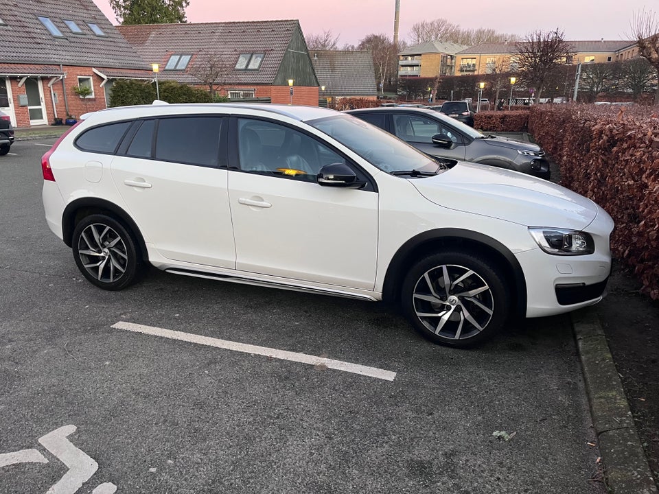 Volvo V60 CC 2,0 D3 150 Kinetic aut. 5d