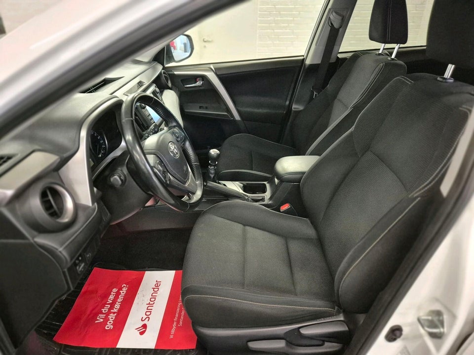 Toyota RAV4 2,0 D-4D T2 5d