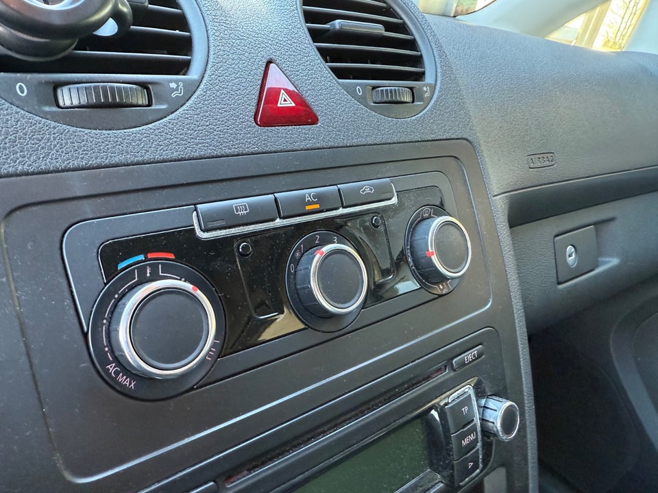 VW Caddy 1,6 TDi 102 Trendline DSG 4d